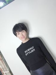 -UN·SAKA 右嗯造型