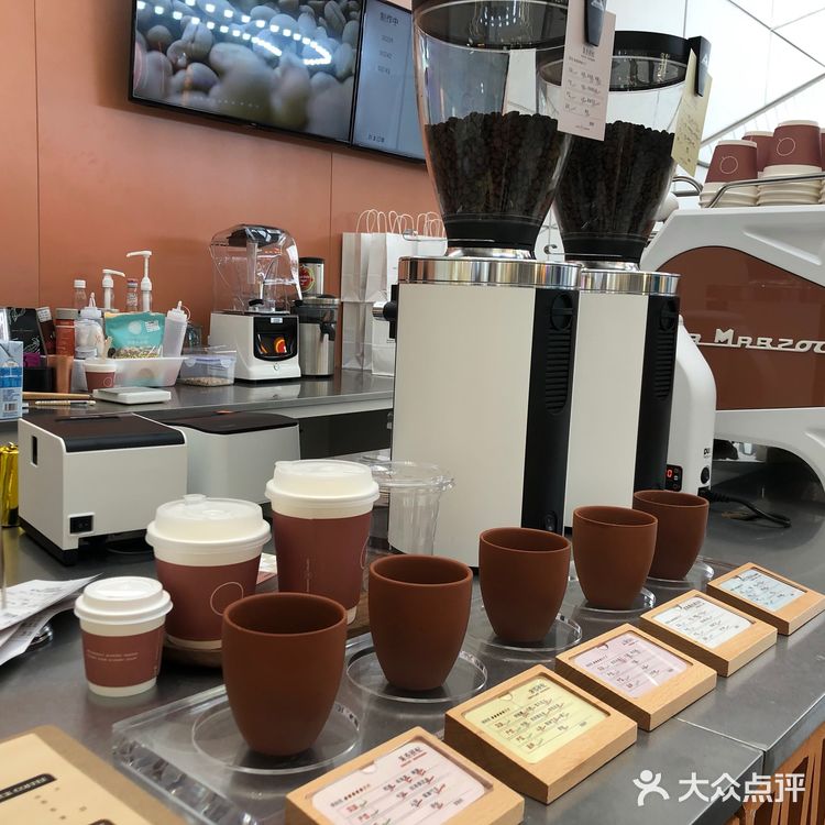 正好赶上开业活动多，所以人还挺多