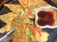海鲜葱饼-明洞阿姨·韩式酱蟹烤肉·创意料理(三元桥店)