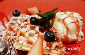 Waffle with Vanilla Ice Cream