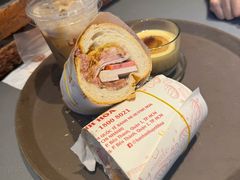 -Bánh Mì Huynh Hoa