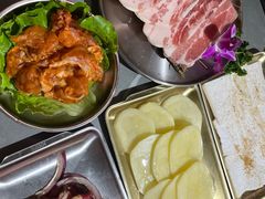 -围炉肉舍•炭烤活鳗•丹东海鲜烤肉(步行街店)