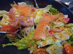 三文鱼色拉-YUE·6·西式融合餐厅(外滩六号店)