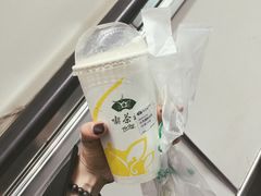 黑钻鲜奶茶-天仁茗茶(海港城诚品书店)