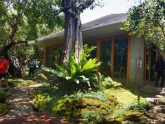 -Chom Cafe and Restaurant