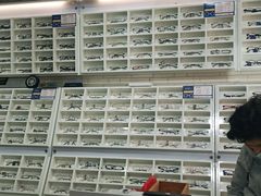 -诺柯视眼镜-蔡司依视路官方工厂店(淞南一店)
