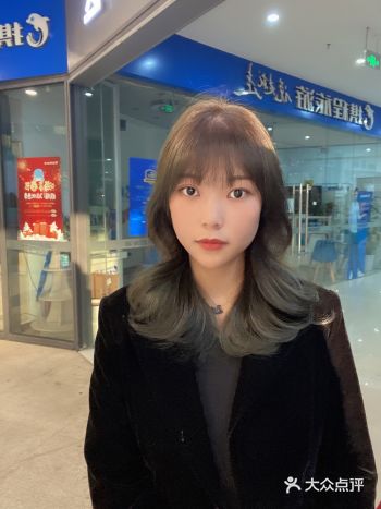 口罩遮不住的美就是头发了