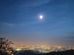 -鬼笑石后山停车场