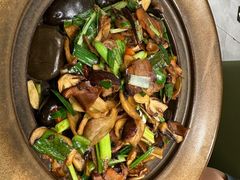 爆炒赤松茸黑牛肝菌-云海肴·汽锅鸡·云南菜(苏州中心店)