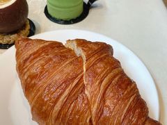 流心咸蛋黄牛角包-莎琳娜食品有限公司·蛋糕店