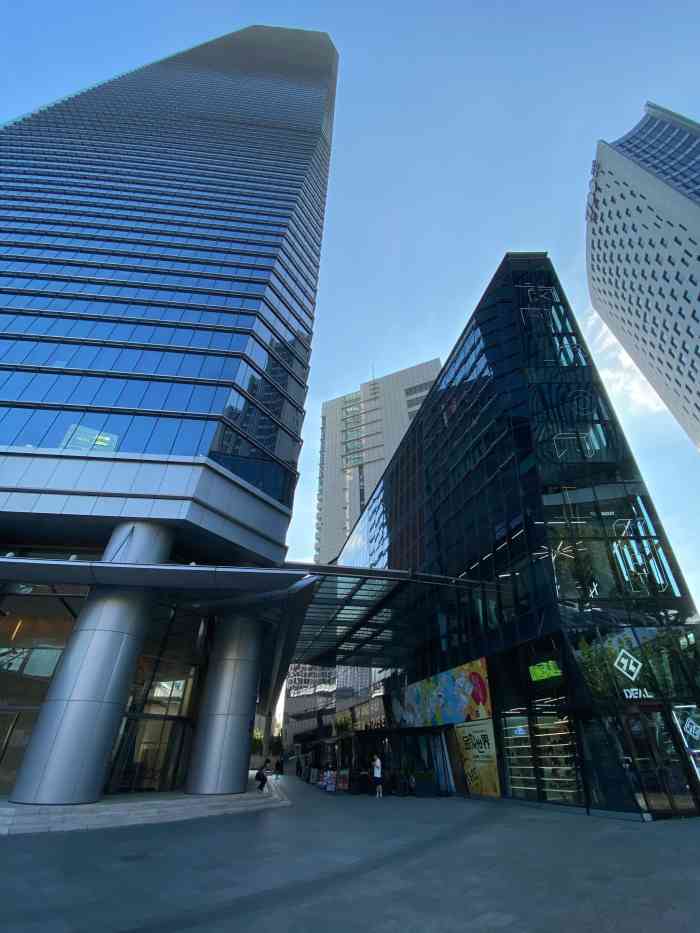 会德丰国际广场-"上海的顶级写字楼会德丰.就在静安公园的.