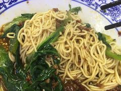 -渝之汇牛肉豌杂面