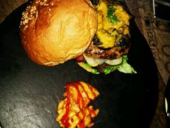 -HIGH FIVE哈福手工汉堡(桂林路店)