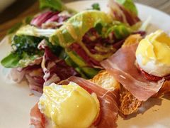 班尼迪克蛋-Common Table · Brunch & Coffee