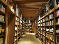 -新华里咖啡书吧(新华书店小寨店)