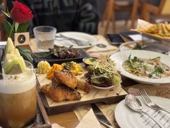 -Mark&Mars Restaurant