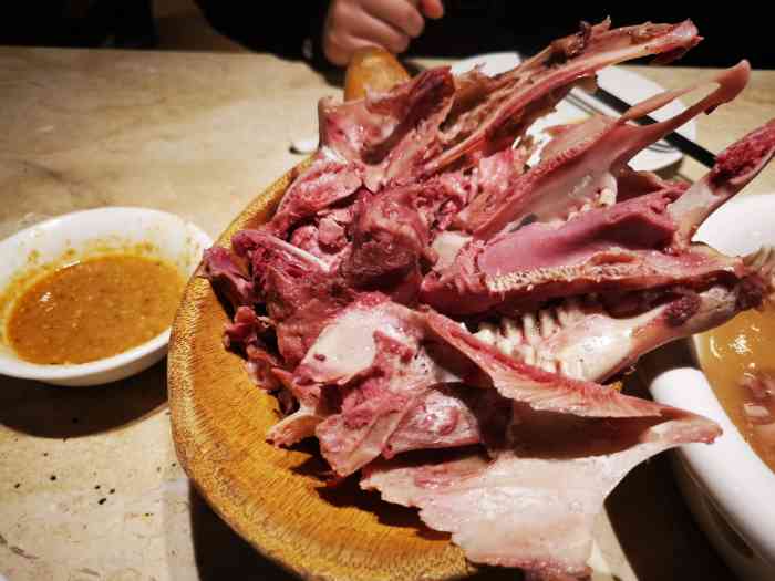 百年白堽羊肉馆(红专路店)-"酱香大骨头好吃,有种大块吃肉的感觉.