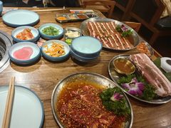 -明洞阿姨·韩式酱蟹烤肉·创意料理(三元桥店)