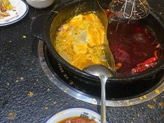 鸳鸯锅-两三事小郡肝串串香火锅(桂庙店)