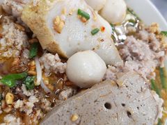 猪杂汤河粉-榮泰米粉湯(Left Shop)