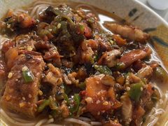 火烧肉米线-老奶烧肉米线