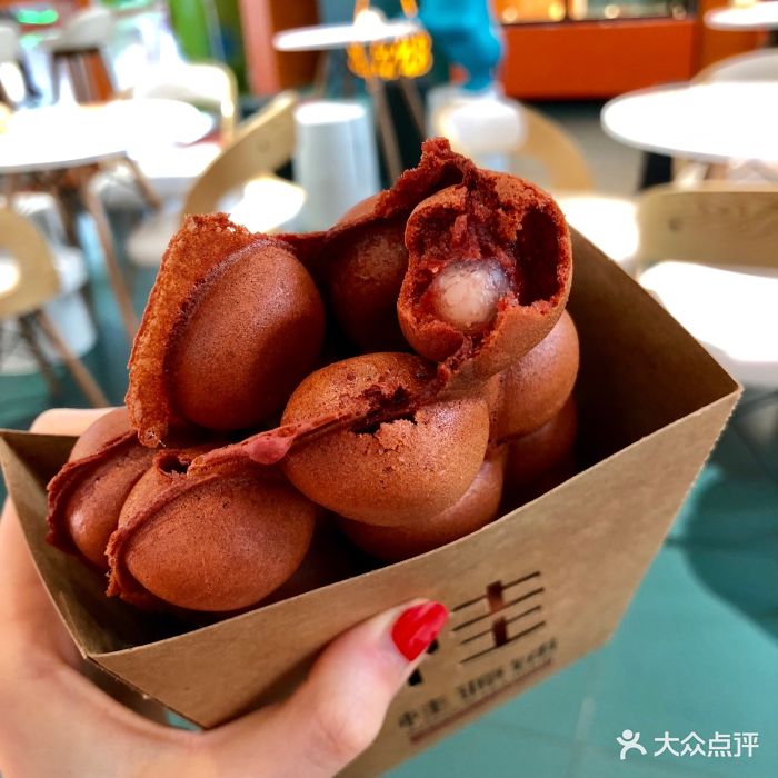 桂源铺港式奶茶(泉城路恒隆广场店)红丝绒鸡蛋仔图片 - 第2张