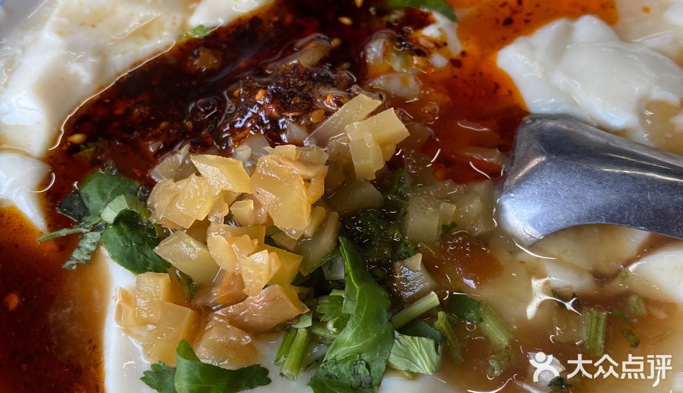 非常罕见的浇汁豆腐脑了，小时候的味道
