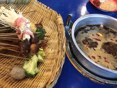 经典锅底-马路边边串串香(双井直营店)