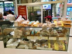 面包甜点陈列柜-上海哈尔滨食品厂(淮海中路店)