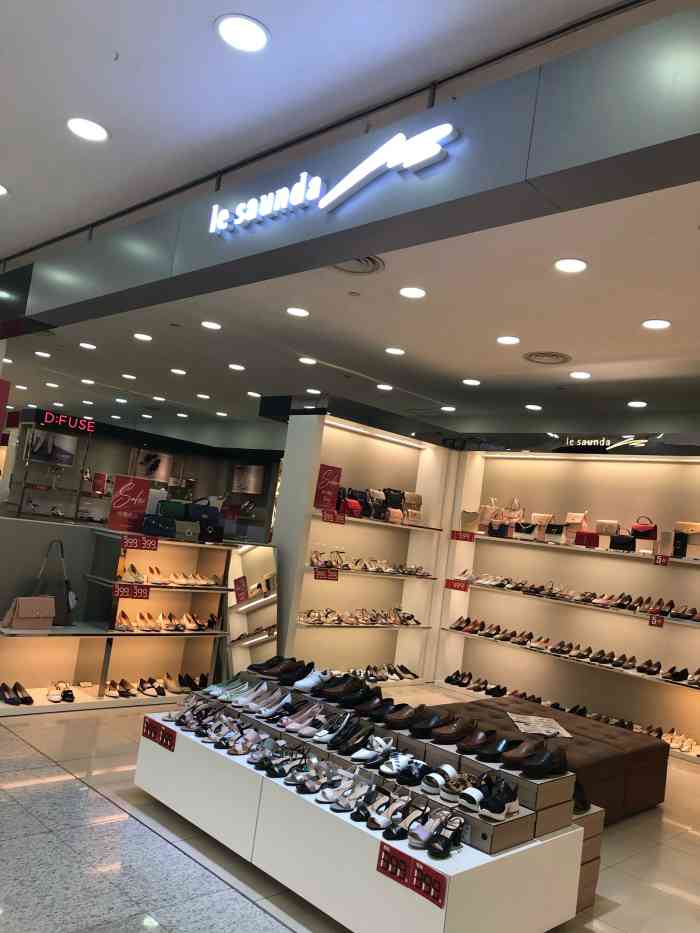 莱尔斯丹(汇金百货店)-"此款女鞋算是老牌子了,居然在附近商圈有好.