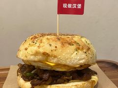 现烤芝士和牛至尊堡-必胜客(万坤图精选店)