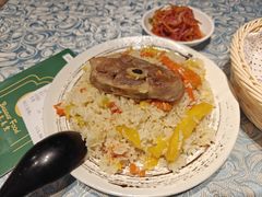 块肉抓饭-巴扎美食·新疆菜·西域歌舞表演餐厅(新疆大厦店)