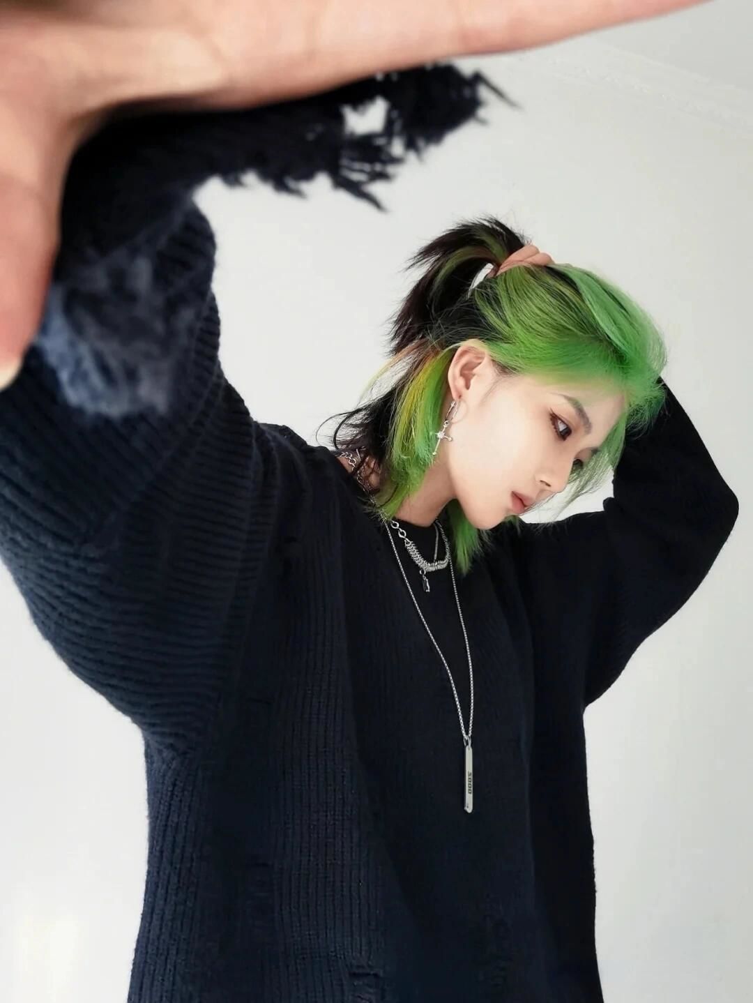 发色推荐|黑色和绿色的碰撞💯