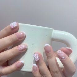 -花岐款式专研健康美甲沙龙