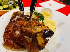 德式烤猪肘配酸菜土豆泥-申德勒加油站西餐厅(日坛路总店)