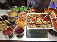 -爆炸头阿姨小四川正宗川味小吃(无任何分店)