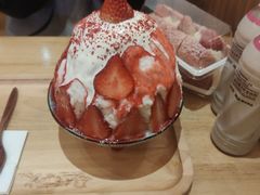 草莓生乳冰-怪物的冰与火(天虹商场中山路店)