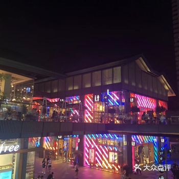 作为成都地标性建筑群,太古里在成都的地位不言而喻