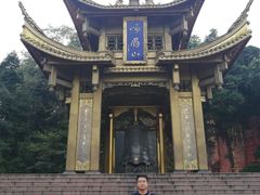 -峨眉山报国寺