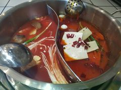 番茄牛油鸳鸯锅-龙奎老牛市井火锅