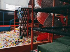 -反弹空间蹦床主题乐园