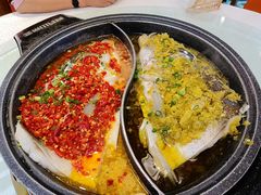 -阿瓦山寨·湘菜现炒·剁椒鱼头王(咸阳总店)