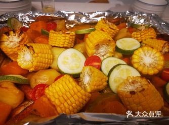 用融化的羊肉浇在粗粮上形成独特的香味儿