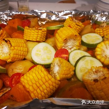 用融化的羊肉浇在粗粮上形成独特的香味儿