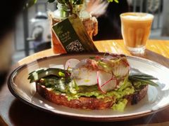 牛油果温泉蛋吐司-O'mills Sourdough Bakery&Bistro(永嘉路店)