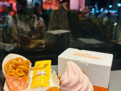 草莓冰淇淋甜筒-麦当劳(West Coast Park)