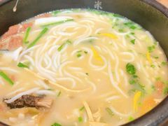 -银米·云南传统过桥米线(双廊黑金冠店)