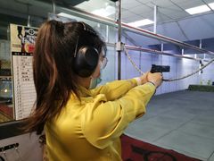 -都市枪神实弹射击俱乐部