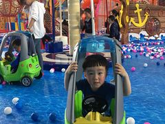 -嘿哟动霸CHUA·新潮玩运动娱乐中心·蹦床滑冰团建乐园