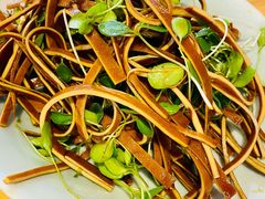 香椿苗拌豆腐丝-惠丰门丁肉饼店